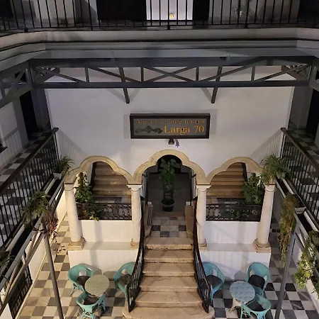 Larga 70 Apartamento