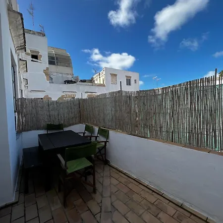 Larga 70 Apartment *